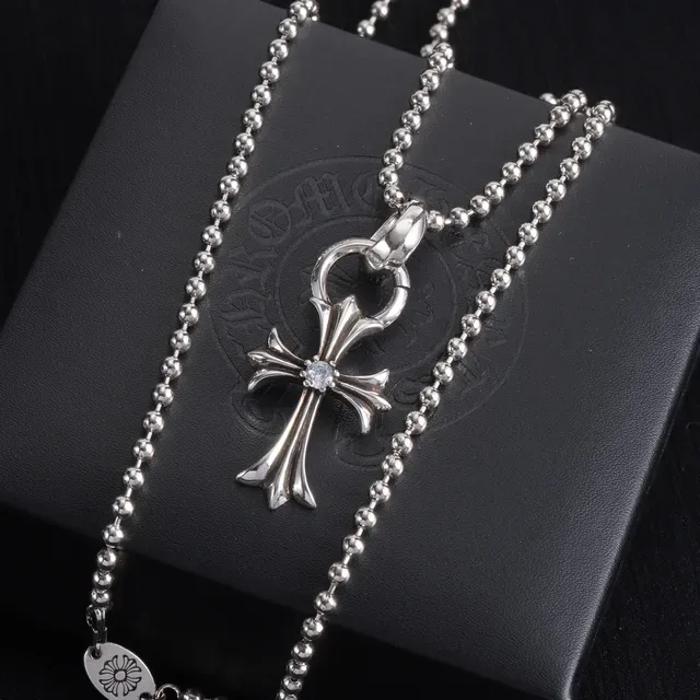 Chrome Hearts collar con dije de cruz en tono dorado y plateado 5