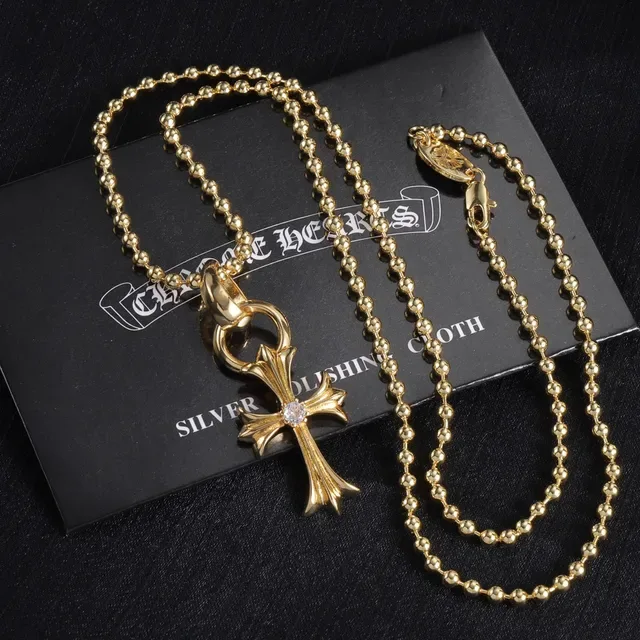 Chrome Hearts collar con dije de cruz en tono dorado y plateado 8