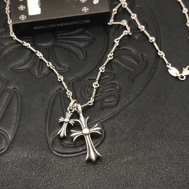 Chrome Hearts Double Cross हरी जेमस्टोन नेकलेस 4