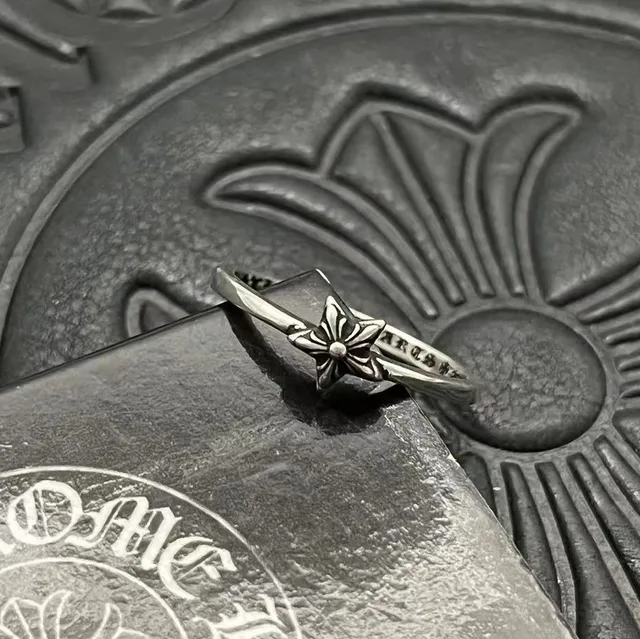 Chrome Hearts خاتم زهوري فضي مؤكسد نمط زهري 7