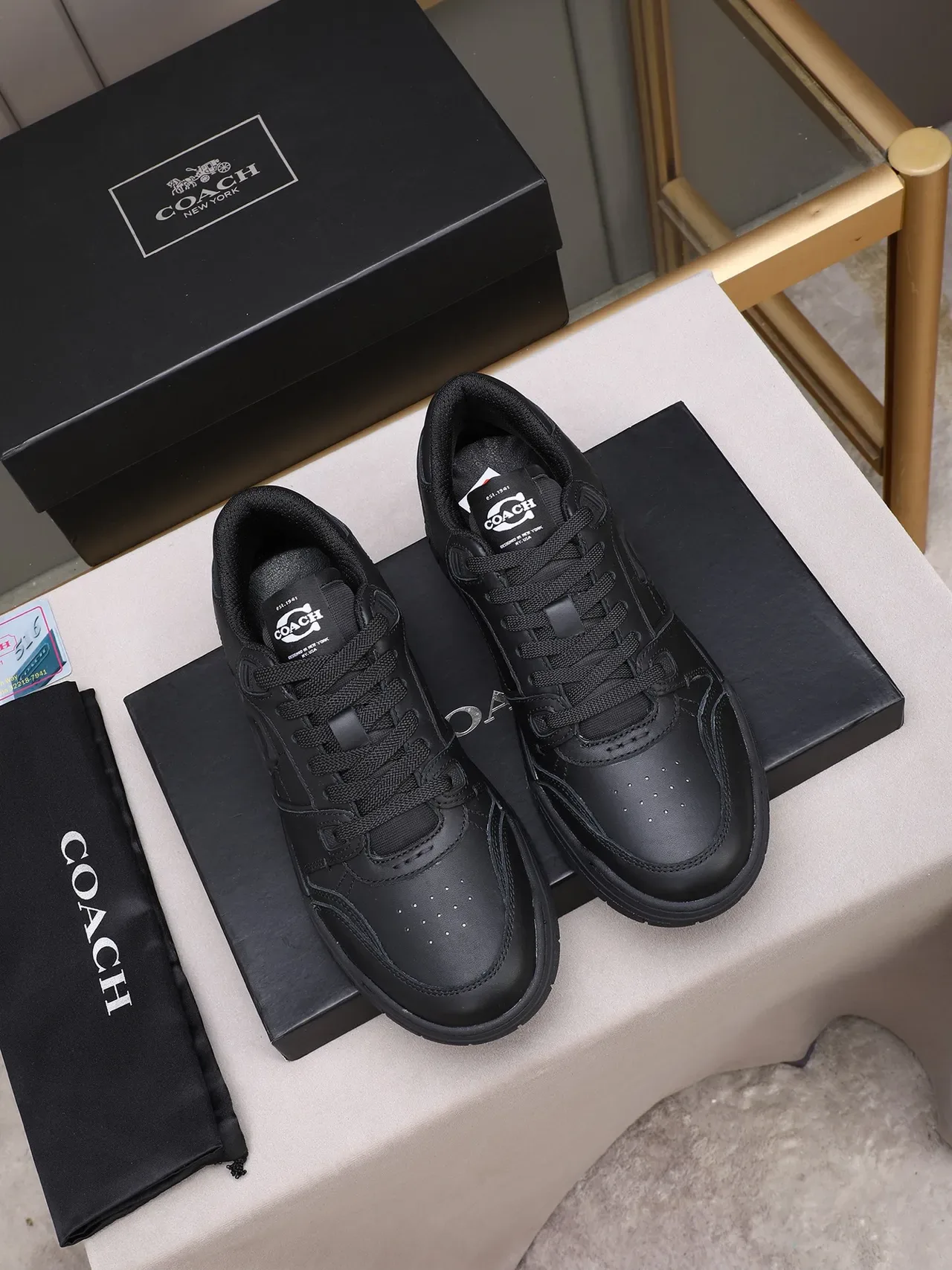 Coach Signature C 全黑皮革生活方式运动鞋 2