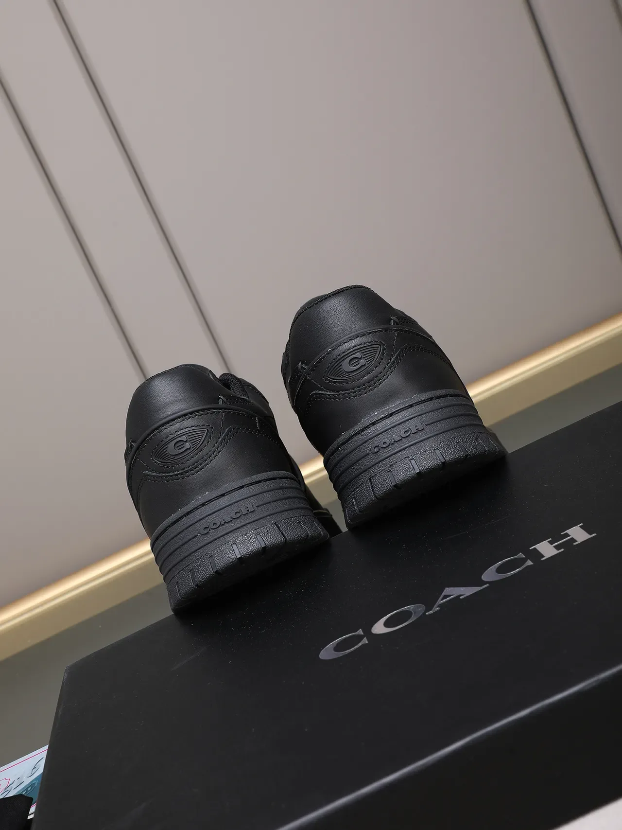 Coach Signature C 全黑皮革生活方式运动鞋 3