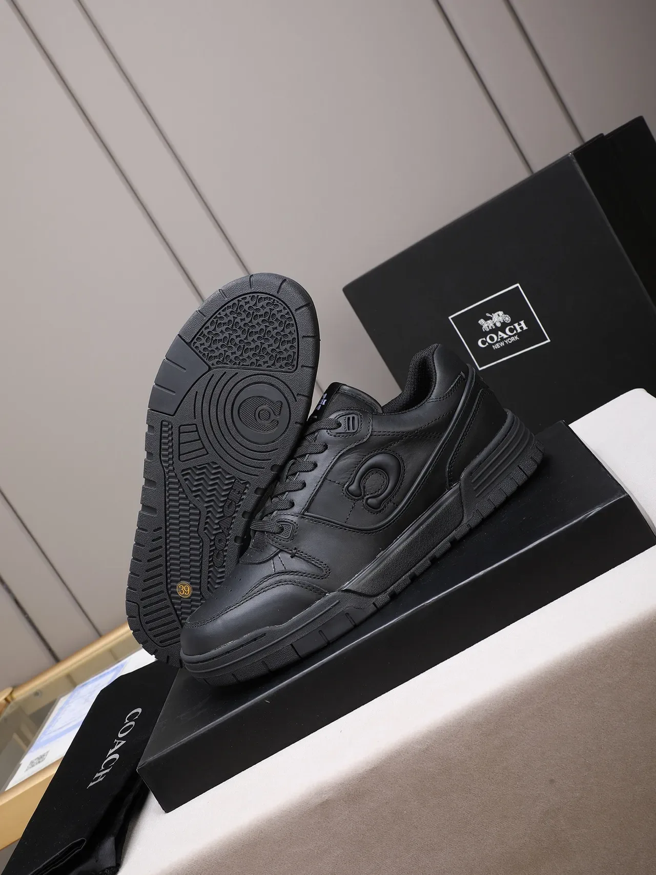 Coach Signature C 全黑皮革生活方式运动鞋 4