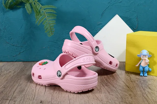 Crocs Classic Clog Lime Green Kids Clogs 7