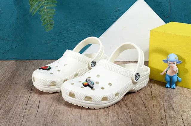 Crocs Classic Clog Lime Green Kids Clogs 13
