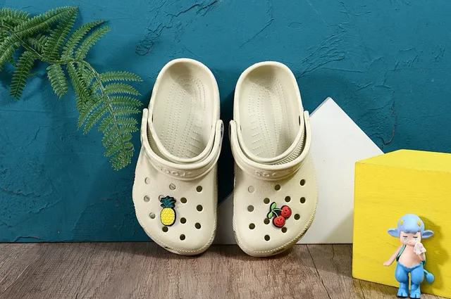 Crocs Classic Clog Lime Green Kids Clogs 23