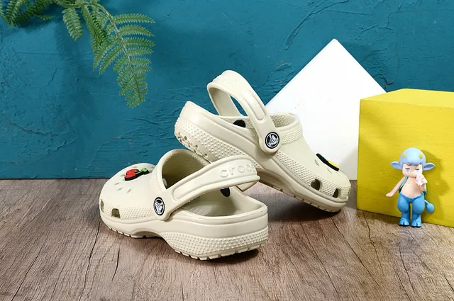 Crocs Classic Clog Lime Green Kids Clogs 24