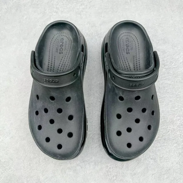 Crocs Echo Clog काला मोल्डेड फोम प्लेटफॉर्म क्लॉग 9