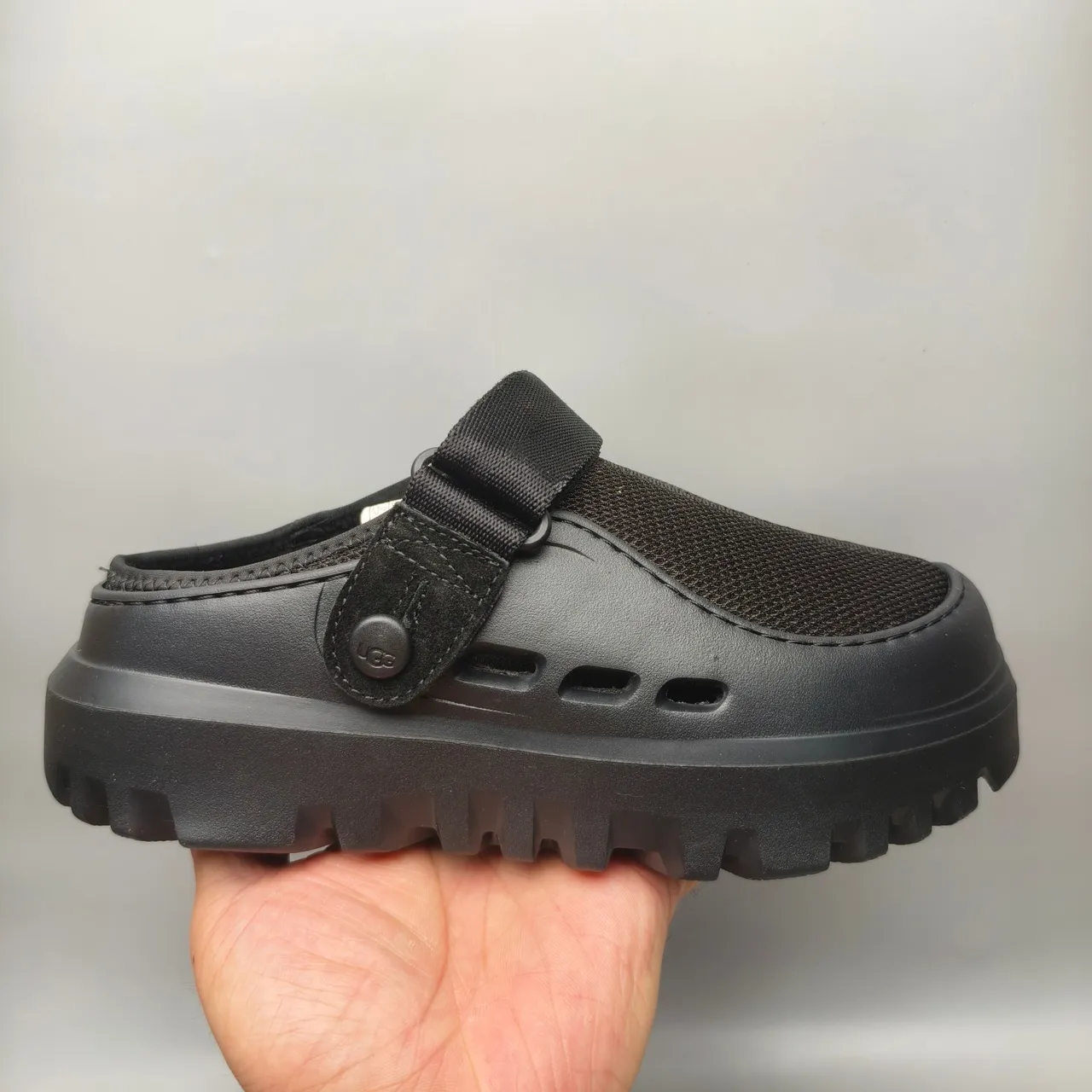 Crocs Echo Clog কালো মোল্ডেড সোল Clog 2