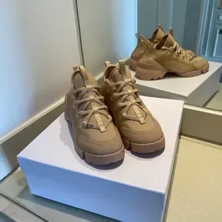 Dior B23 বেইজ লাইফস্টাইল স্নিকার