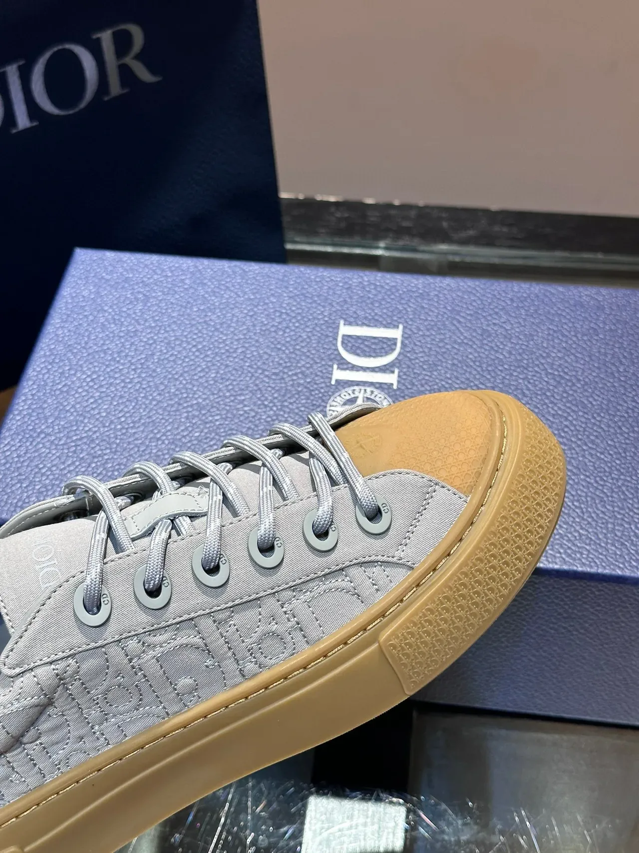ديور B23 سنيكرز منصة أسلوب حياة Monogram Embossed 4