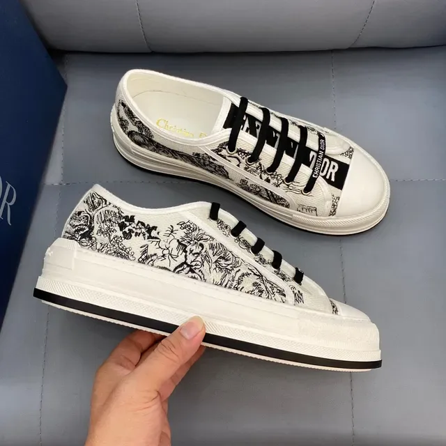 Dior B23 Graphic Print White and Black Lifestyle Sneakers 3