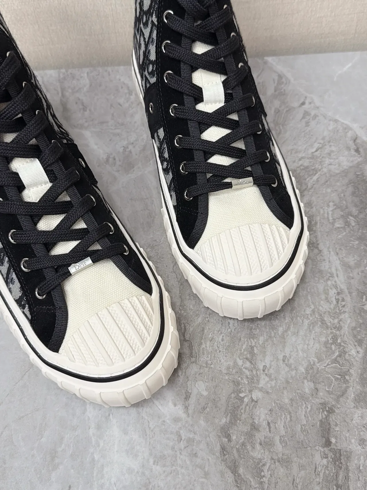 迪奥 B23 高帮 Monogram 帆布麂皮生活方式运动鞋 4