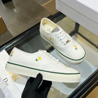 Dior B23 Sneakers blanches vertes brodées motif marguerite dessus en toile