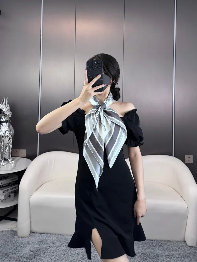 Dior Écharpe de Soie Imprimé Noir et Blanc Pastoriel Rayé Gris 3