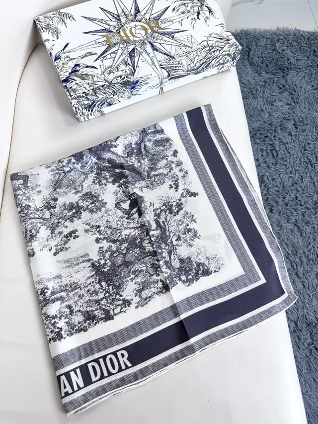 Dior Écharpe de Soie Imprimé Noir et Blanc Pastoriel Rayé Gris 5