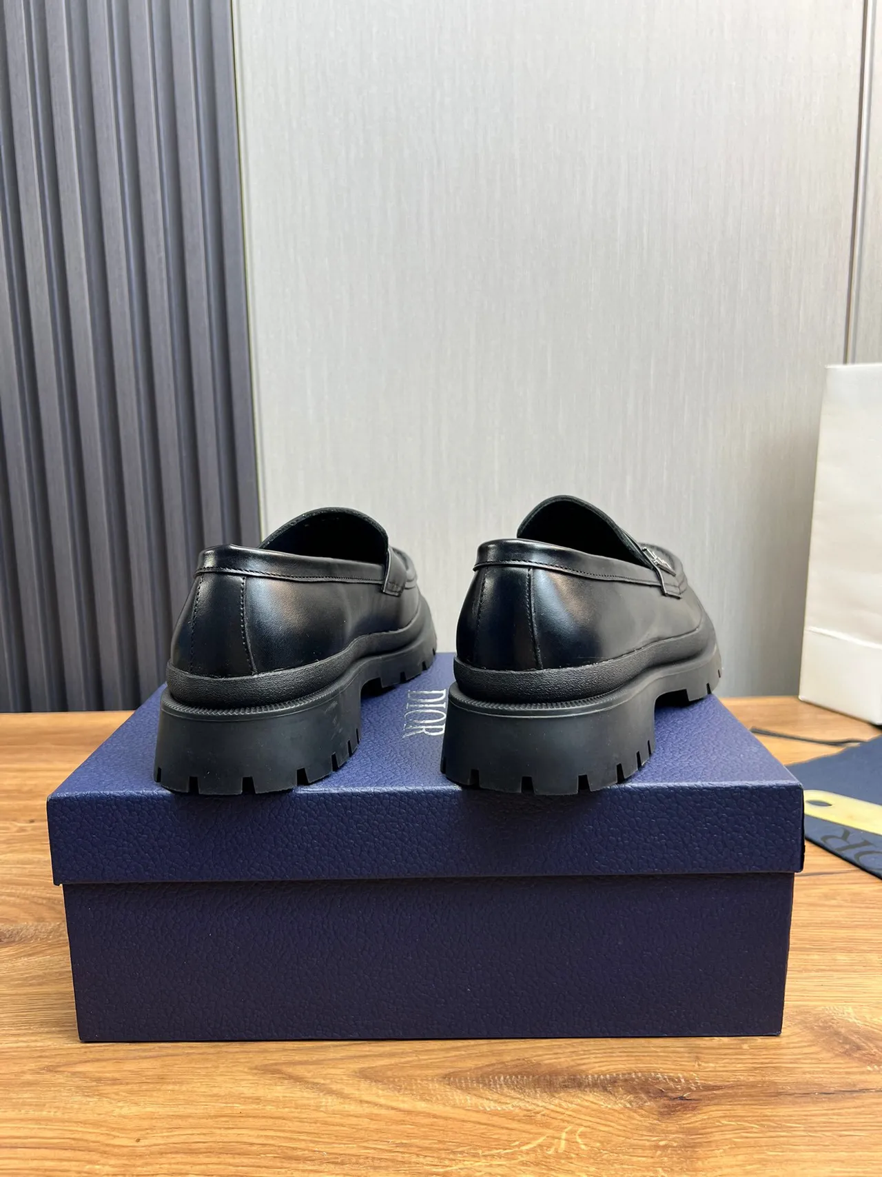 Dior Mocasín Negro Suela Gruesa con Tacos Logo de Metal Correa 5