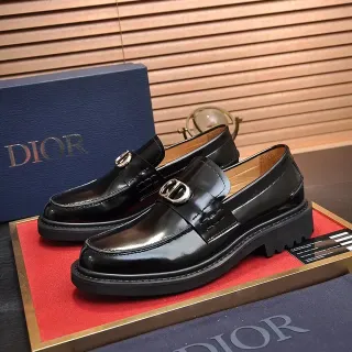 Dior 黑色漆皮 D-Ring 扣 乐福鞋
