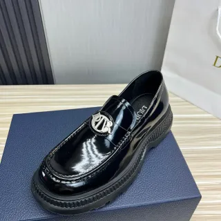 迪奥黑银色漆皮单字母扣乐福鞋