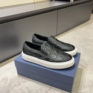 Dior Chaussures Lifestyle en Cuir Noir et Blanc avec Couture Quilted Cannage Slip-On