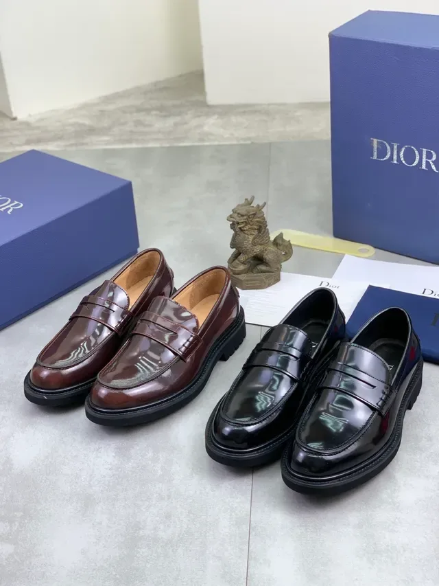 Dior Marron Noir Cuir Patenté Brillant Détail Bride Penny Loafer 2