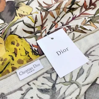 Dior ফ্লোরাল বটানিক্যাল প্রিন্ট ক্রিম সিল্ক স্কার্ফ