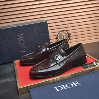 Dior 勃艮第黑漆皮金属Logo牌扣乐福鞋