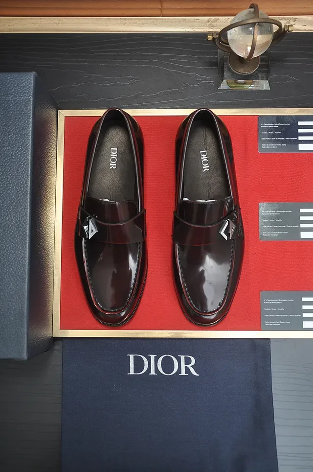 Dior 勃艮第黑漆皮金属Logo牌扣乐福鞋 5