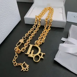 Collier pendentif logo Dior chaîne dorée