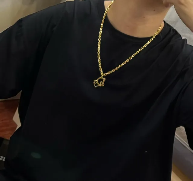 Collier pendentif logo Dior chaîne dorée 6