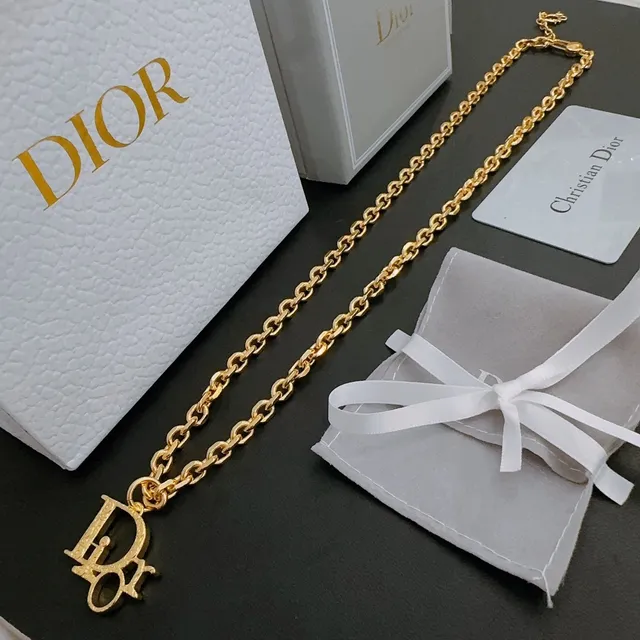 Collier pendentif logo Dior chaîne dorée 8