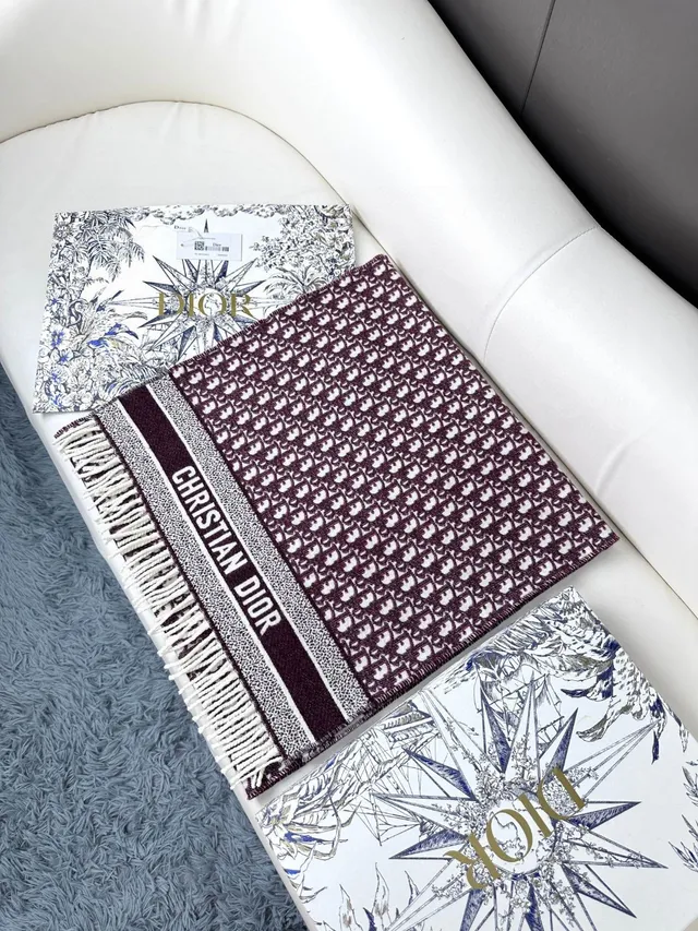 Dior Oblique Monogram Écharpe de Cachemire Bourgogne et Blanc 7