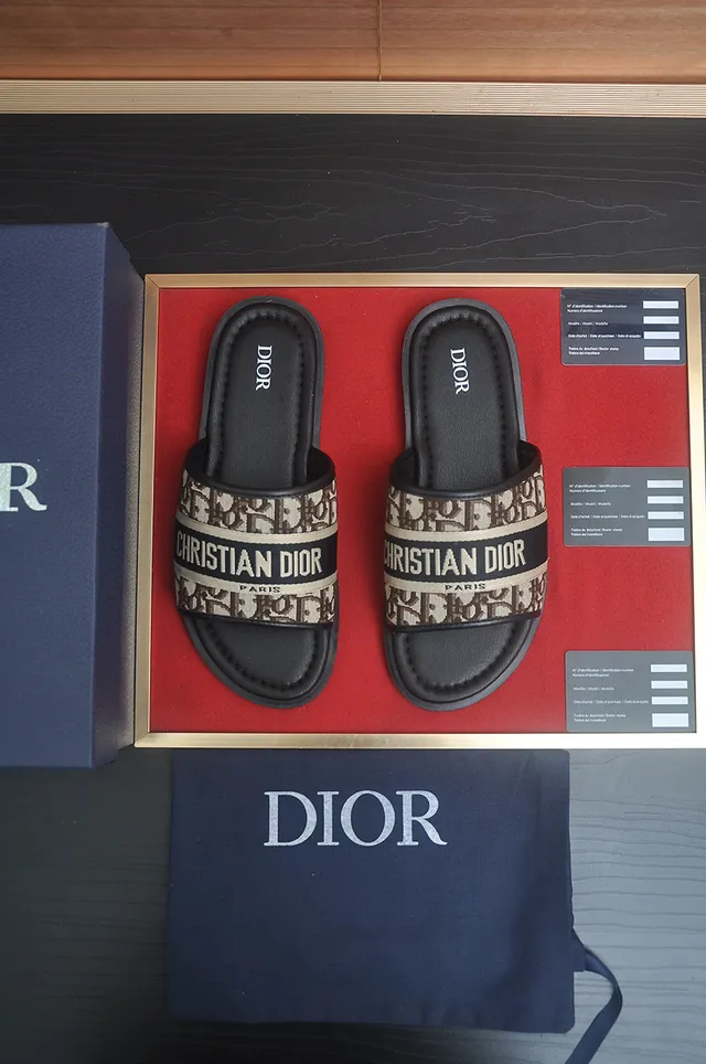 Dior तिरछा मोनोग्राम स्लाइड स्लिपर्स 6