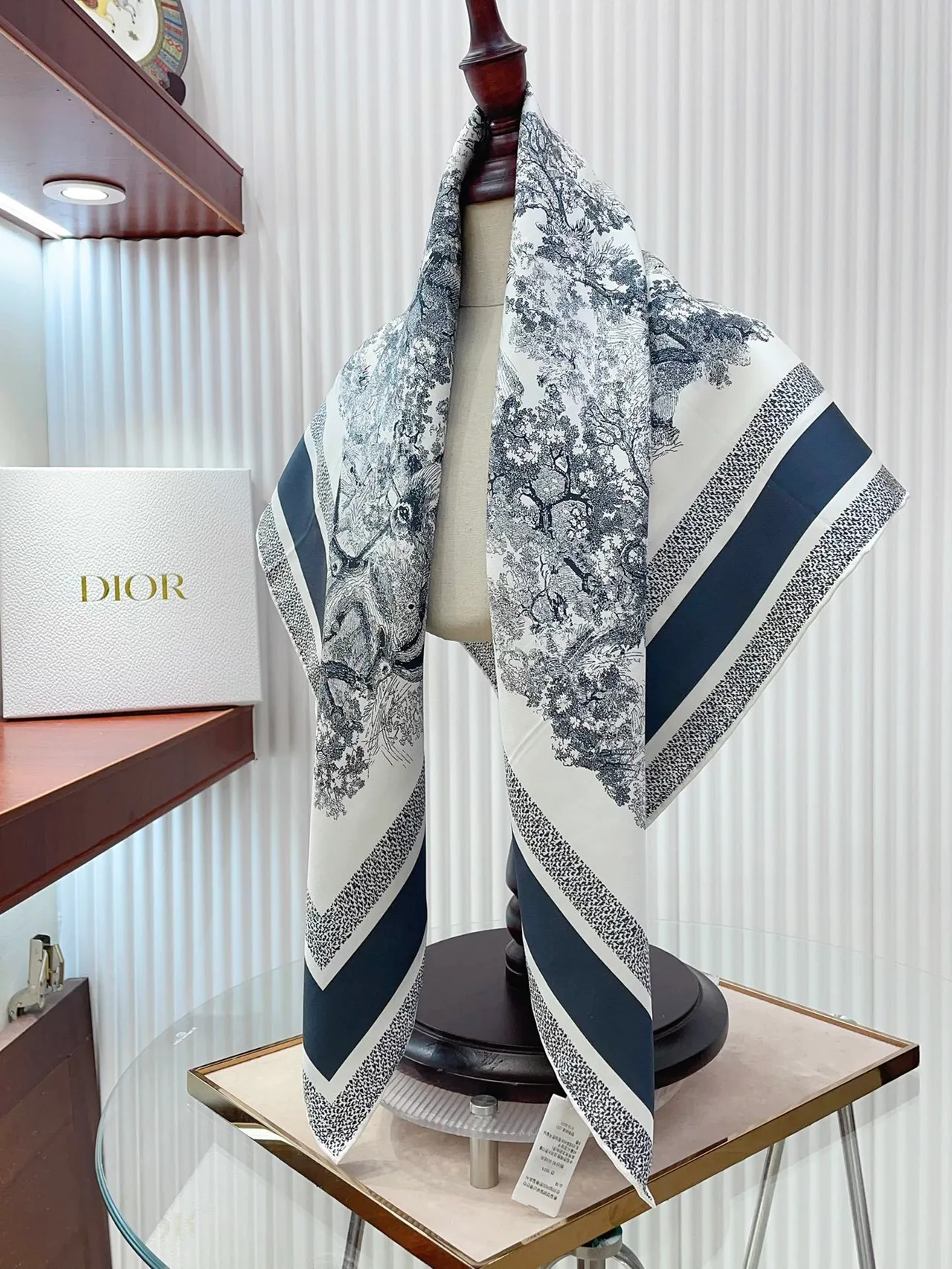 Dior Bufanda de Seda con Motivo Forestal Impreso y Borde Navy 4