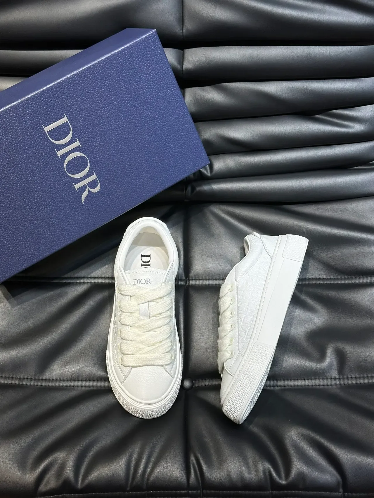 Dior सफेद उभरा हुआ चमड़ा कम टॉप लाइफस्टाइल स्नीकर्स 5