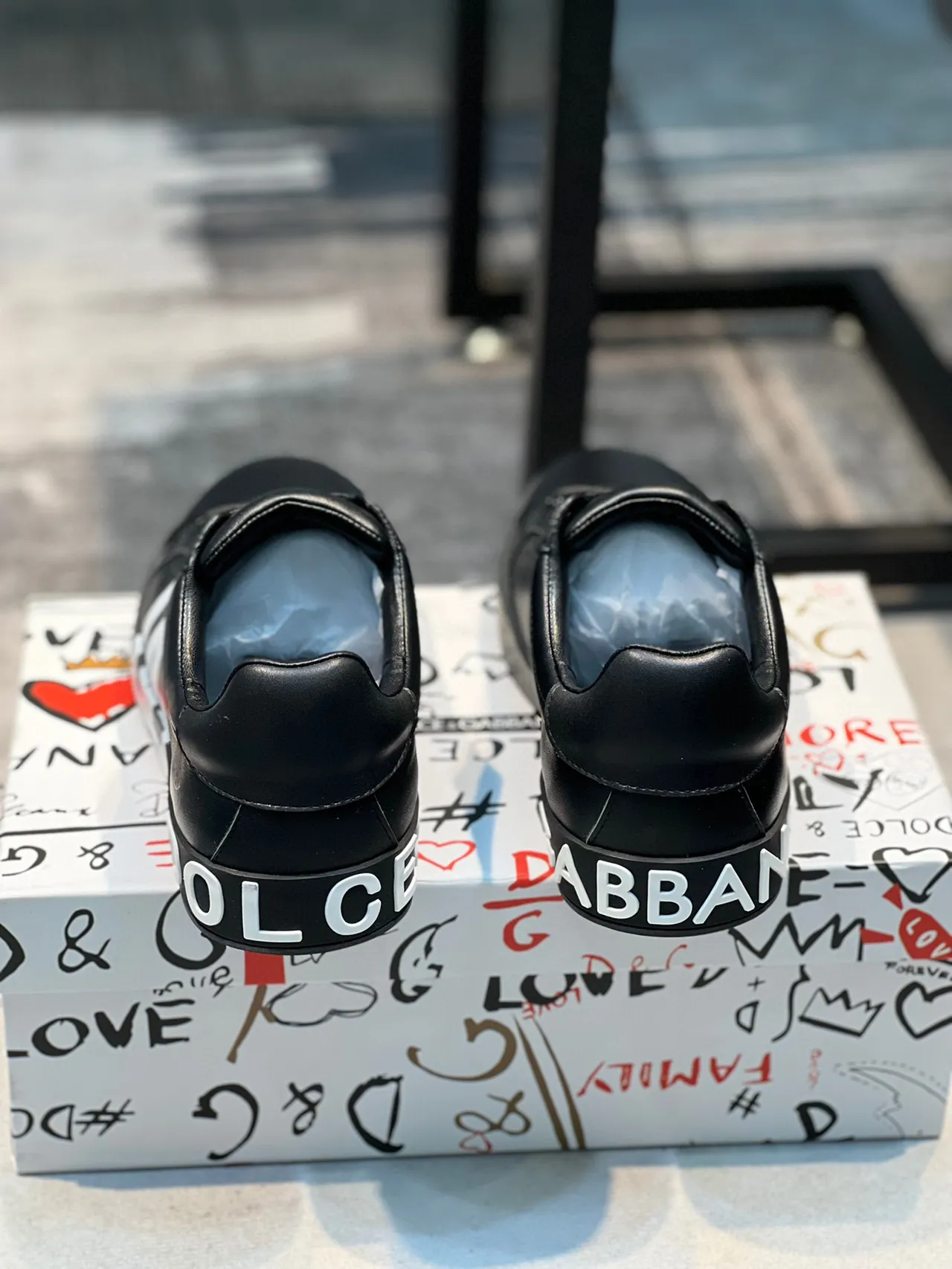 Dolce & Gabbana DG Logo Sneaker Noir et Blanc Cuir Supérieur Oversized Monogram Style de vie Sneakers 3