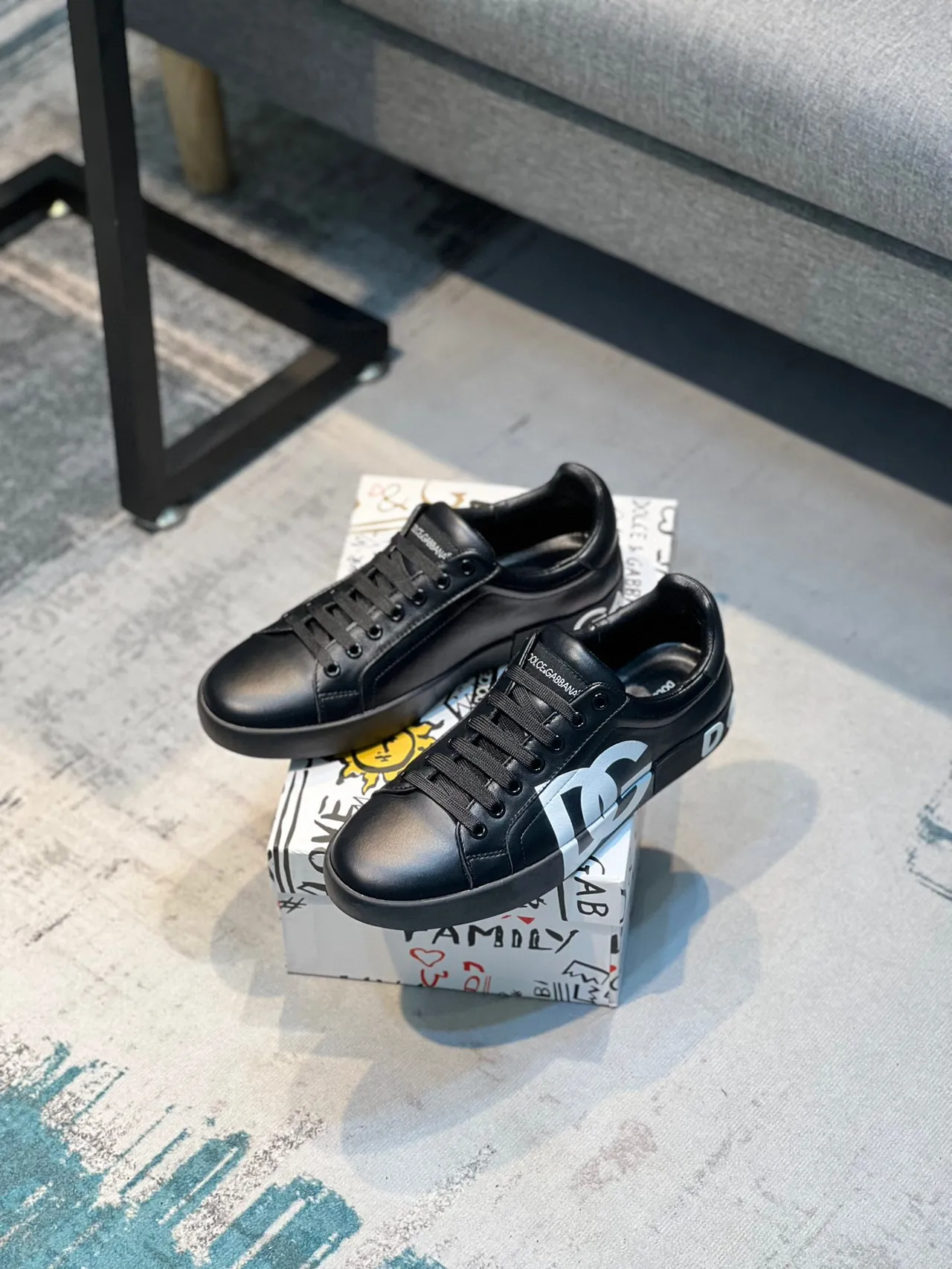 Dolce & Gabbana DG Logo Sneaker Noir et Blanc Cuir Supérieur Oversized Monogram Style de vie Sneakers 8