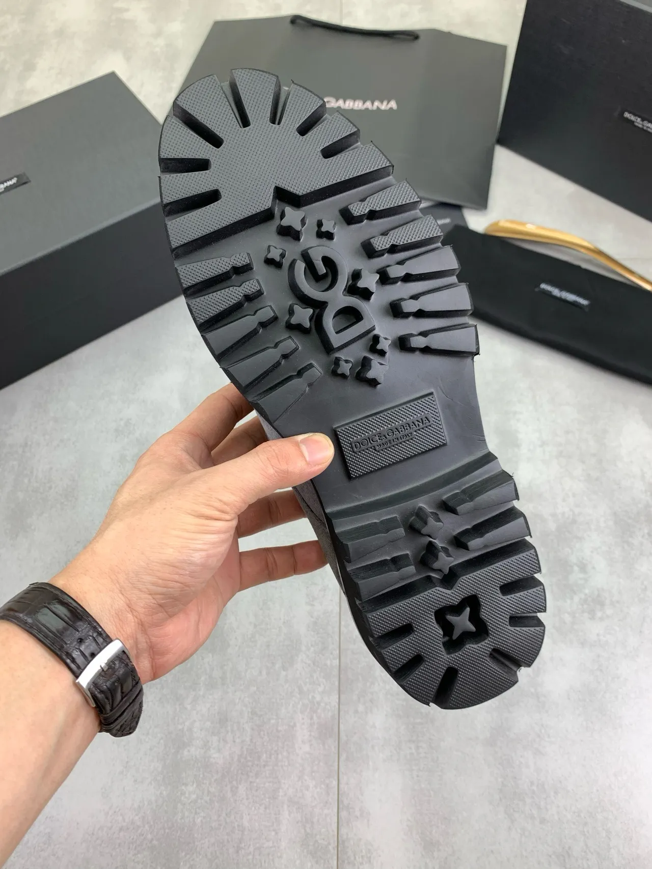 Dolce & Gabbana 灰黑色麂皮鞋面 镶边鞋底 皮革鞋 3