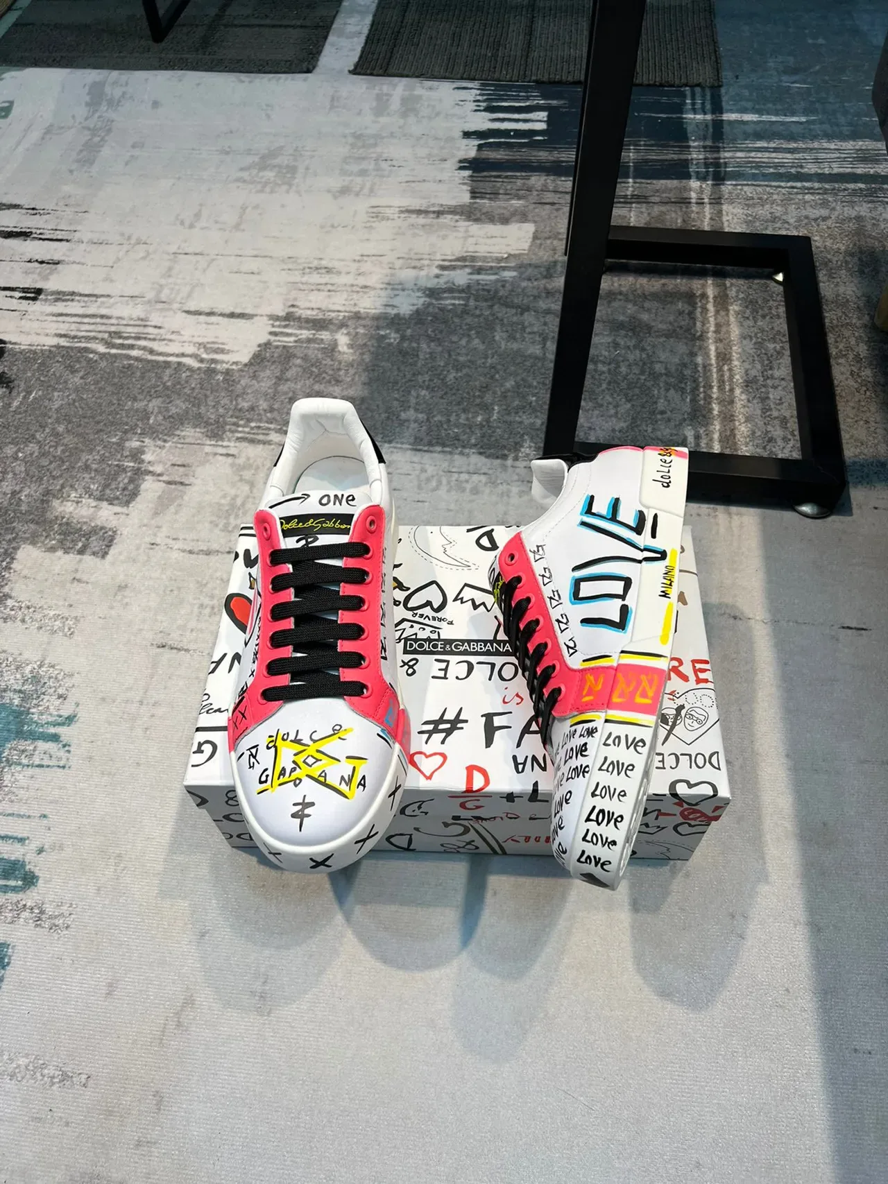Dolce & Gabbana LOVE Graphic-Print White Pink Black Lifestyle Sneakers 4