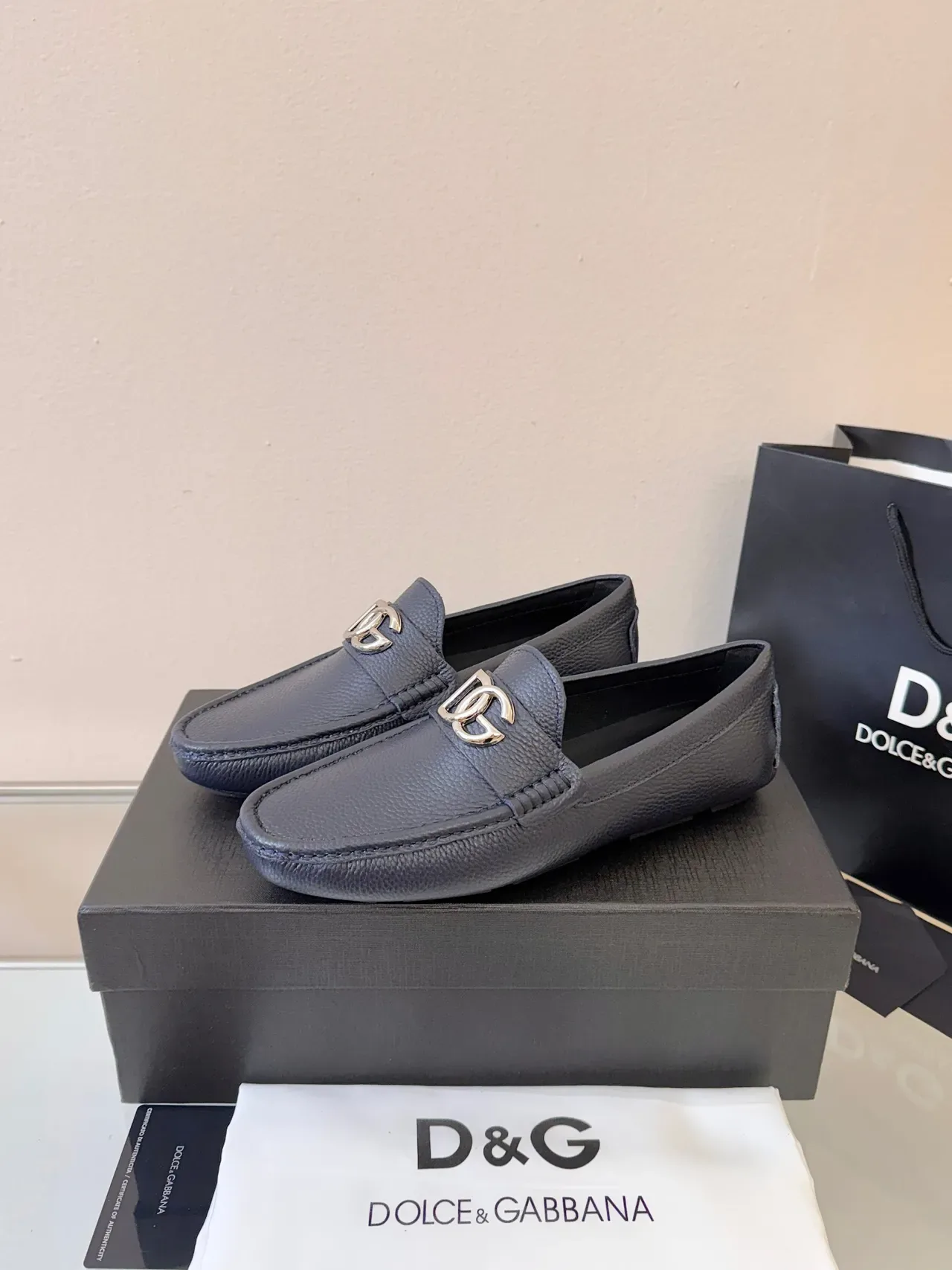 Dolce & Gabbana Portofino أزرق بحري جلد مقشر لوفر 2