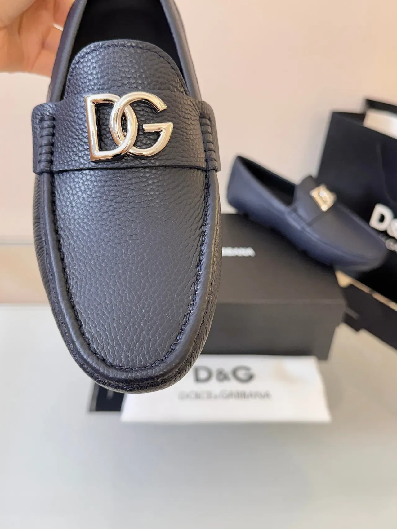 Dolce & Gabbana Portofino أزرق بحري جلد مقشر لوفر 3