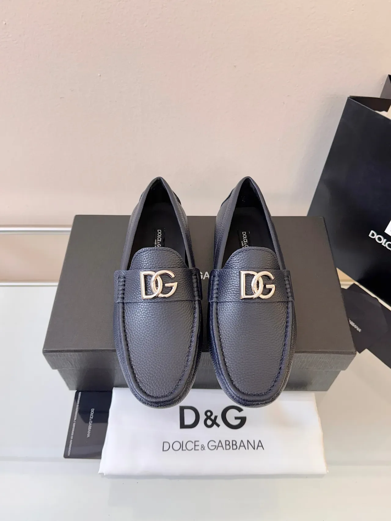 Dolce & Gabbana Portofino أزرق بحري جلد مقشر لوفر 6