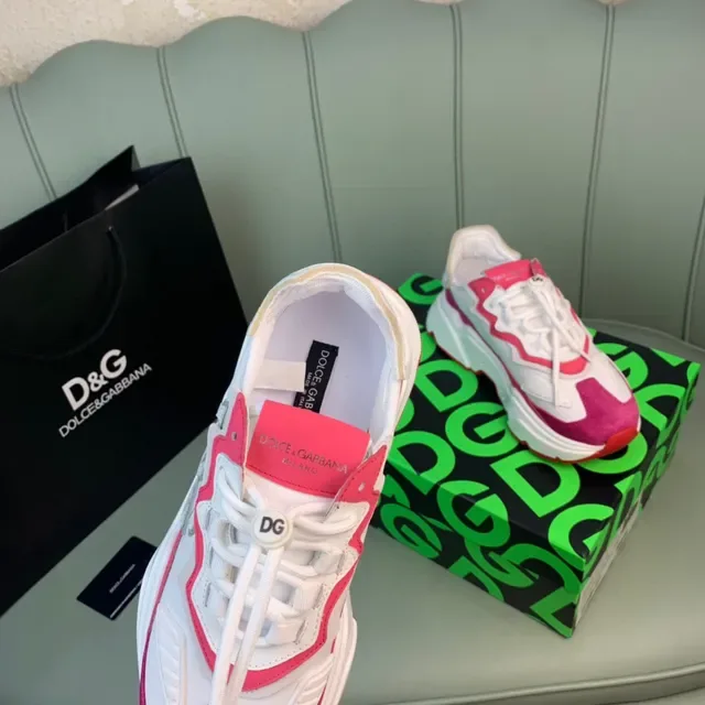 Dolce & Gabbana Tênis Chunky com sola branca e rosa, camadas de camurça e sintético superior 2