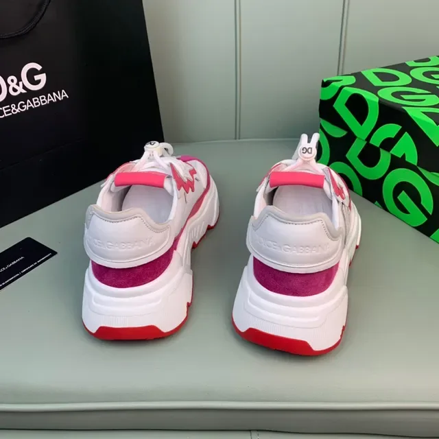 Dolce & Gabbana Tênis Chunky com sola branca e rosa, camadas de camurça e sintético superior 3