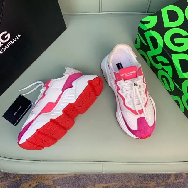 Dolce & Gabbana Tênis Chunky com sola branca e rosa, camadas de camurça e sintético superior 5