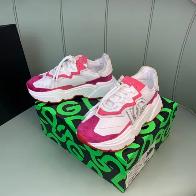 Dolce & Gabbana Tênis Chunky com sola branca e rosa, camadas de camurça e sintético superior 8