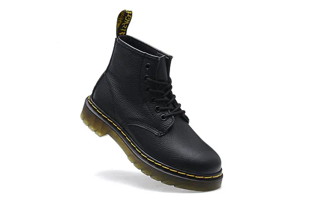 Dr. Martens 1460 Bottes Martin Cuir Noir Grainé Couture Jaune 3
