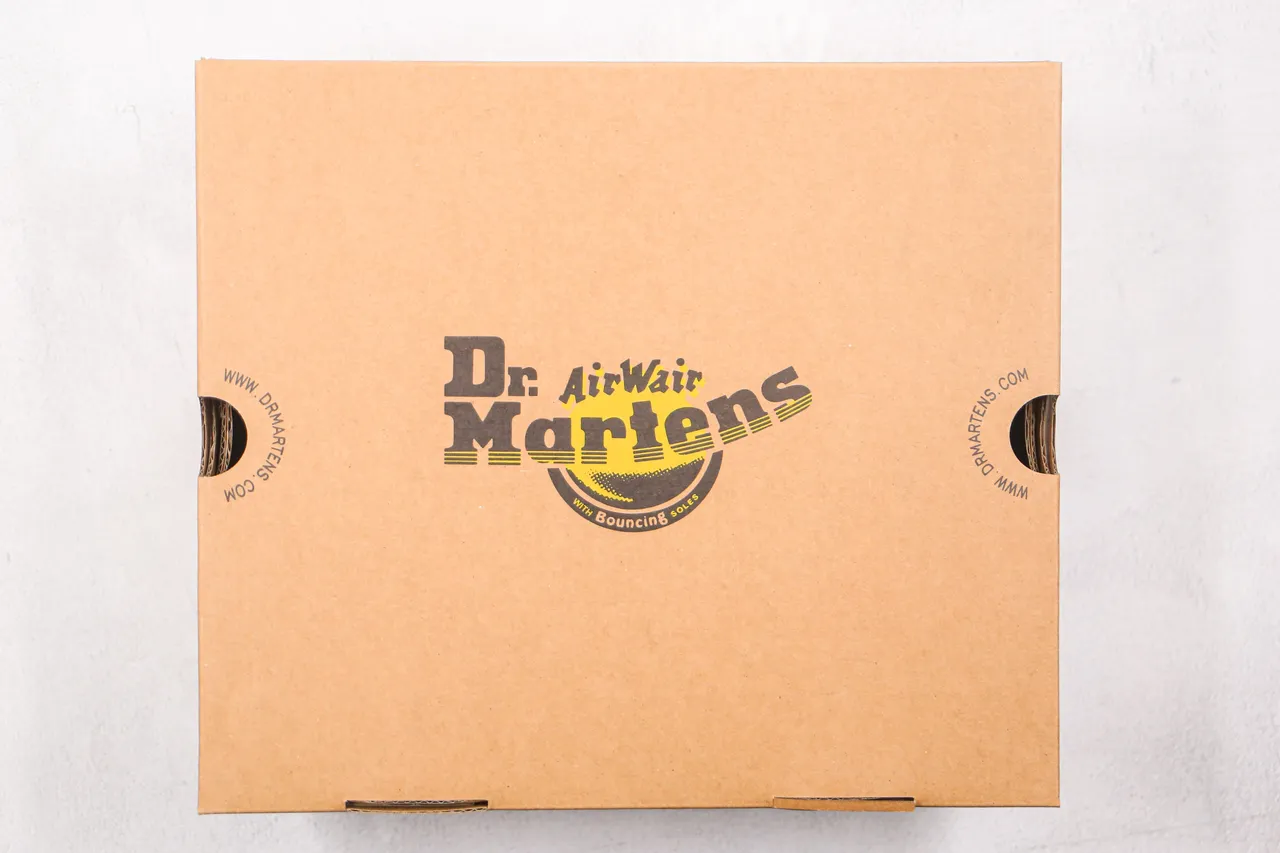 Dr. Martens 1460 কালো মসৃণ চামড়া হলুদ সেলাই মার্টিন বুট 8