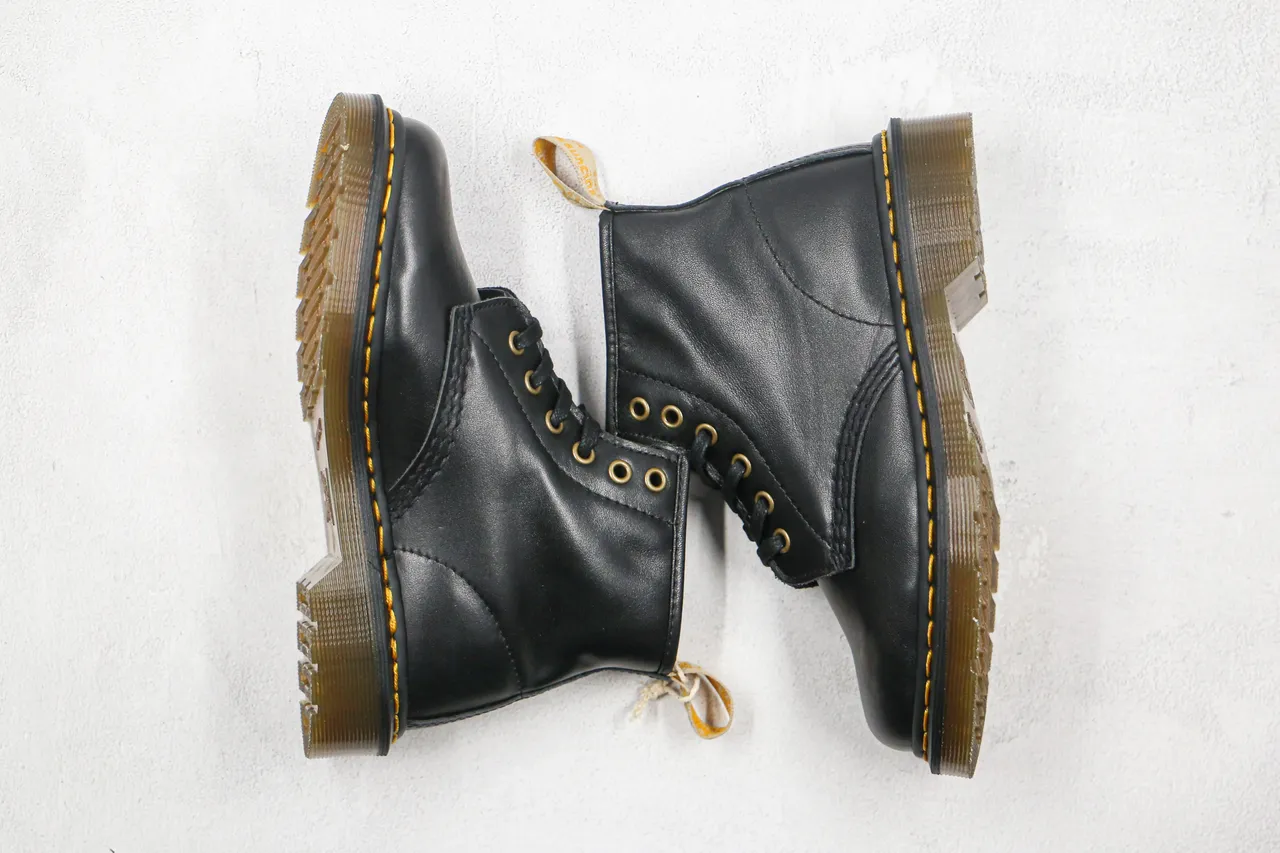 Dr. Martens 1460 কালো মসৃণ চামড়া হলুদ সেলাই মার্টিন বুট 9