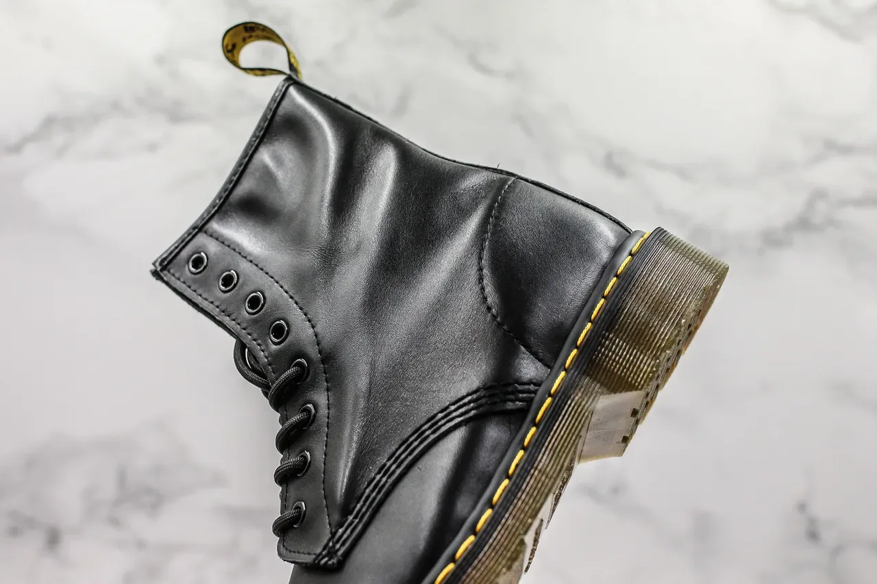 Dr. Martens 1460 أحذية مارتن سوداء جلد ناعم خياطة صفراء 5